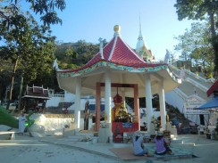храм Wat Khao Takiab