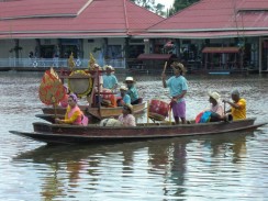 Плавучий рынок Sam Phan Nam