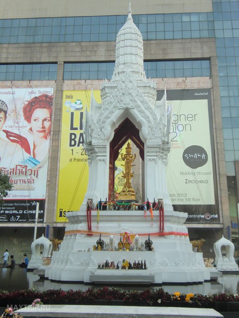 Six Sacred Hindu Gods, Chit Lom BTS Station, Bangkok